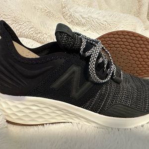 NIB New Balance Fresh Foam ROAV